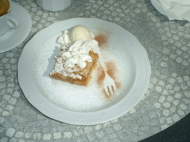 ... i ulubiona szarlotka!